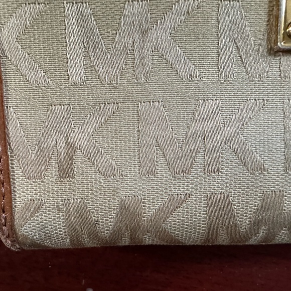 Michael Koors Wallet - Picture 3 of 5